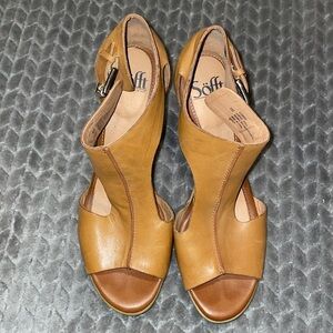 Sofft Dabney Tan Leather T-Strap Cutout Sides Boho Block Heel Sandals size 9
